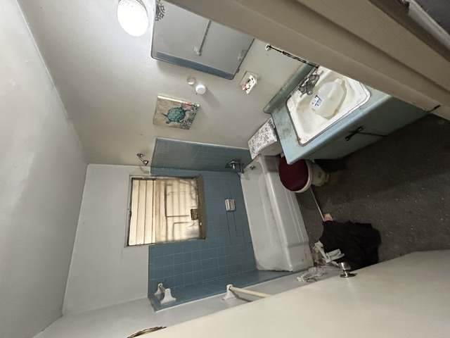 Bathroom before renovation