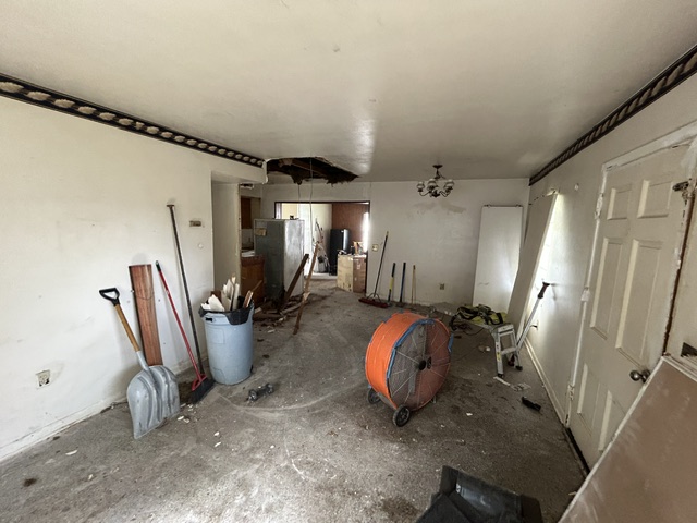 Living room before renovation
